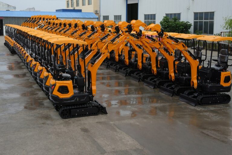 120 units of small excavators made in China have been dispatched to the United States.